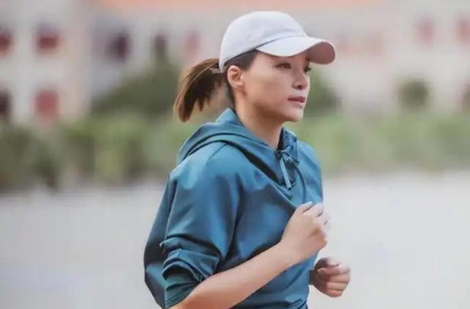 娱乐圈跑步的女明星_女明星慢跑_女明星跑步速度