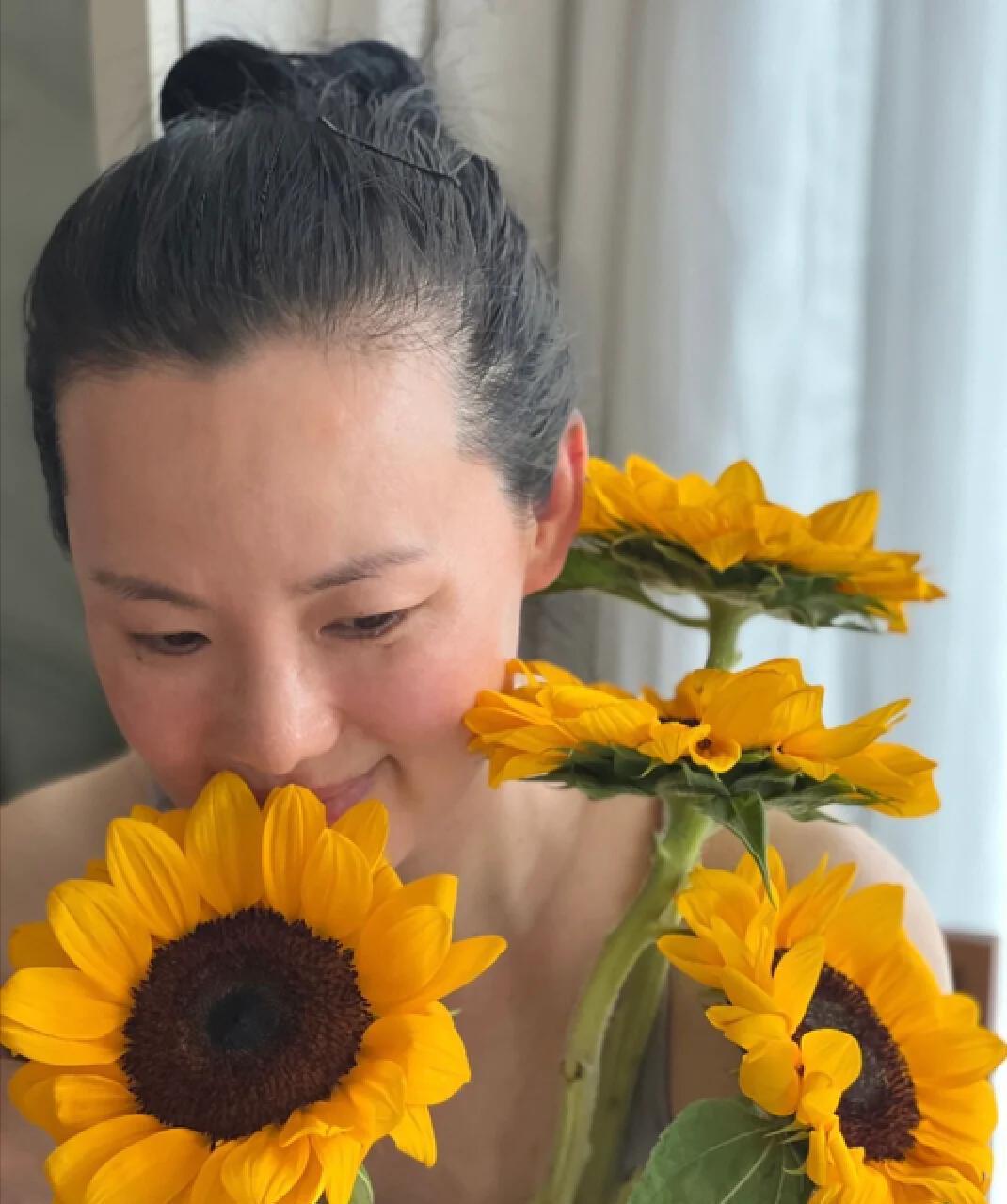 中国中年女明星_大脸美女气质中年女星_脸大如何变美