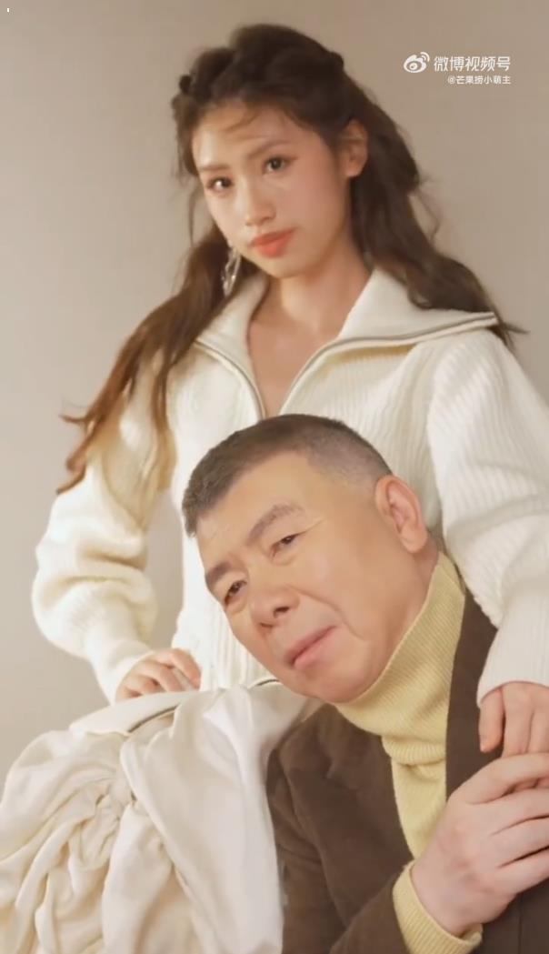 冯小刚徐帆徐朵全家福_冯小刚进娱乐圈_徐朵首次公开亮相