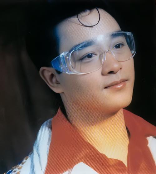 香港娱乐圈黑张国荣_张国荣黑史_张国荣在香港黑敢动他吗