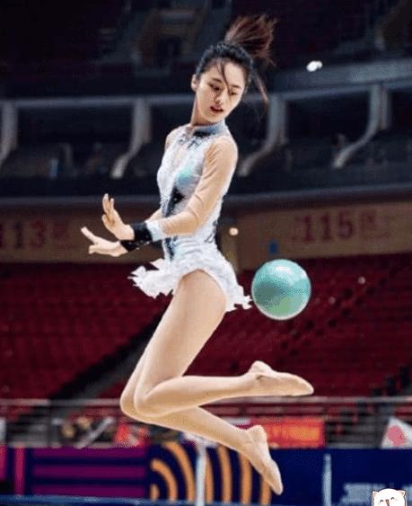 体操服一字马操视频+抱操_安悦溪高空一字马惊艳_安悦溪体操服身材