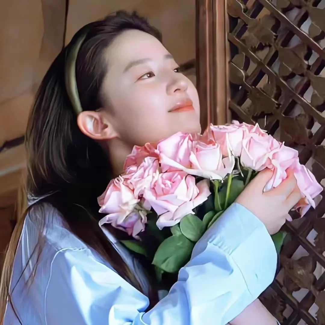 刘亦菲LV内衣造型争议_刘亦菲辣妹穿搭被骂辣眼睛_华语女明星内衣