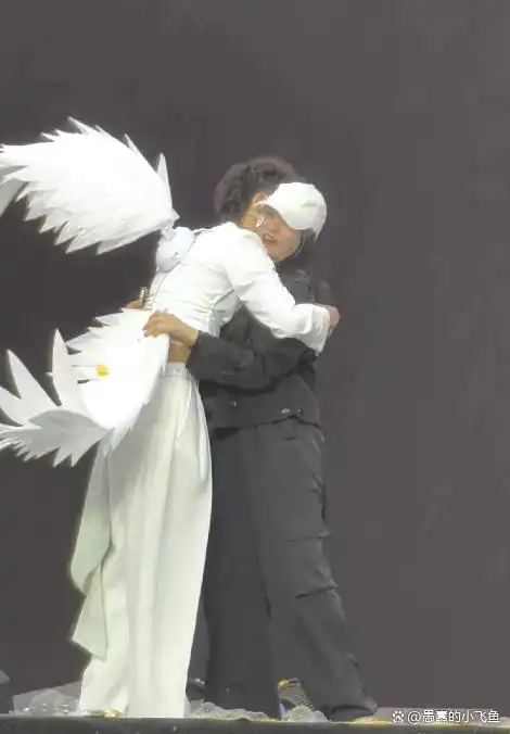 女明星卸妆前后对比_伊能静直播真实状态_女明星直播间