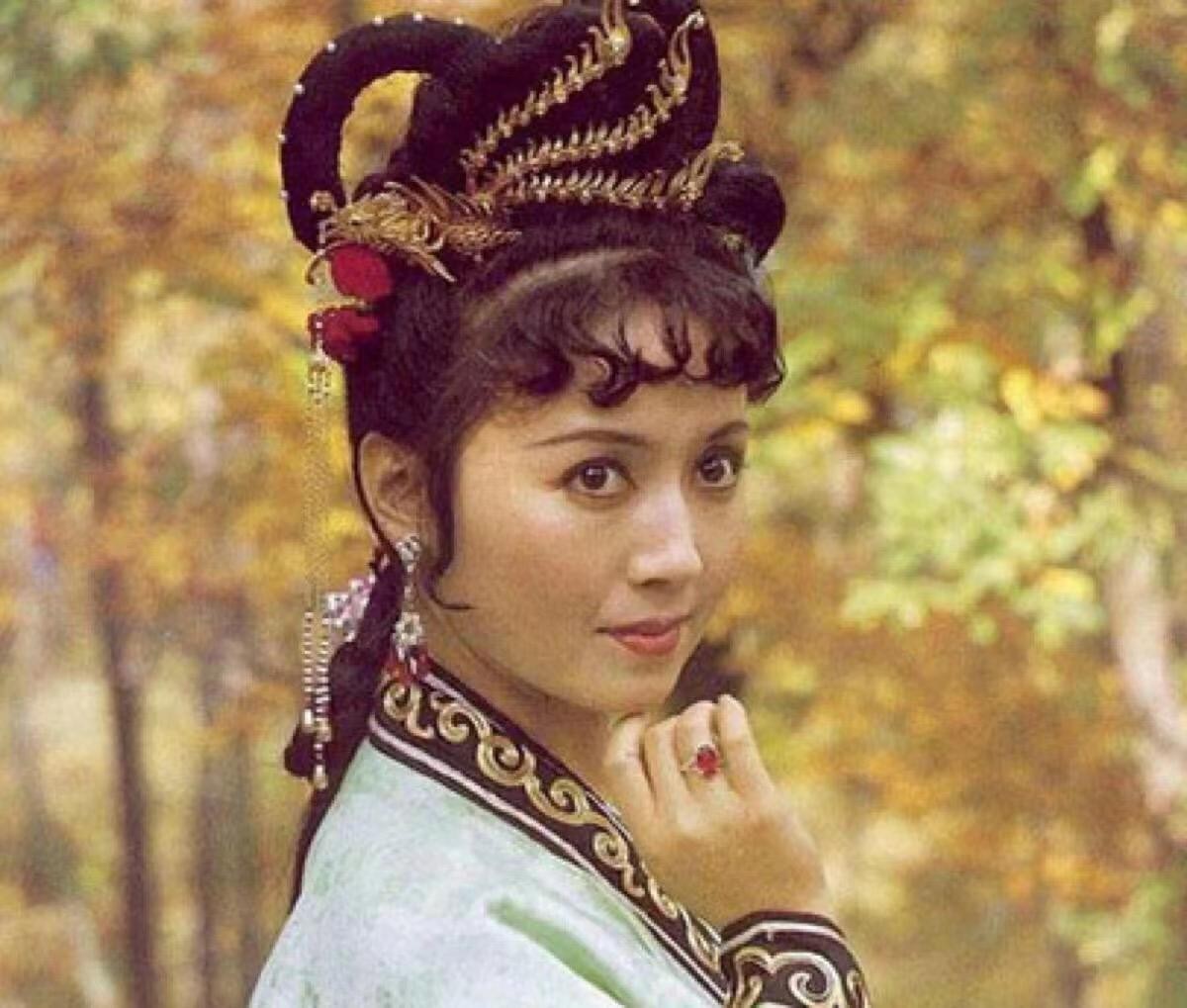 “齐鲁大地”出美人，这10位山东籍女星，个个美艳大方，楚楚动人