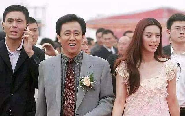 宝格丽晚宴明星出席_女明星喝醉被_明星陪酒事件